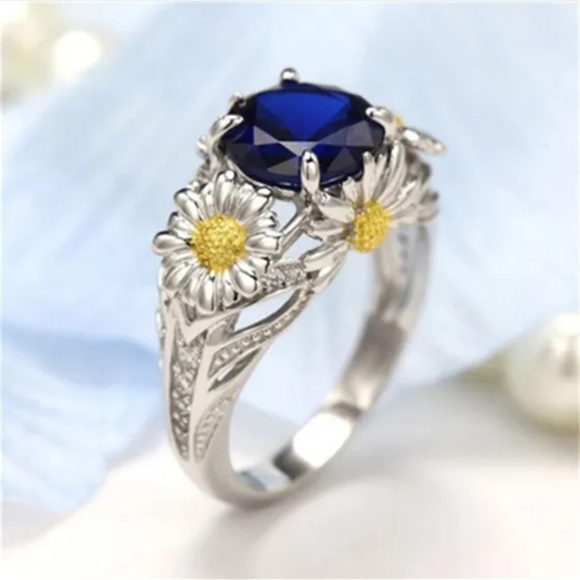 New Round Blue Cubic Zirconia Daisy Silver Ring. - Picture 7 of 8